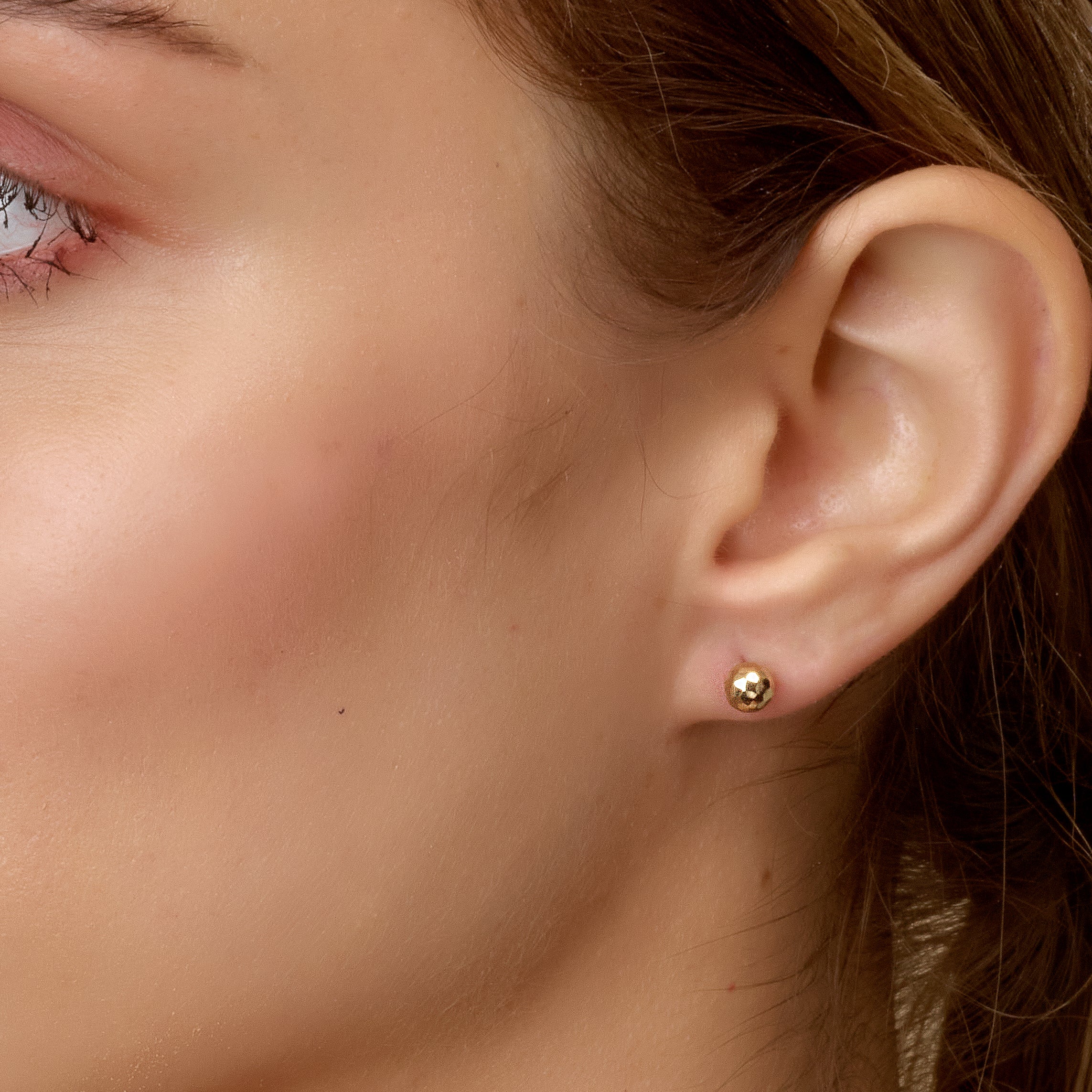 14K GOLD MINI HAMMERED BALL  STUD EARRINGS - Image 2